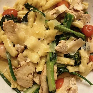 a plate of pasta with chicken and vegetables