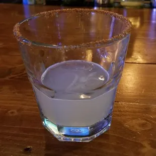 Excellent bar with friendly staff. Good recommendations, great prices, zero complaints. Come to the Smiling Dog. Ask for Briel or Hannah.