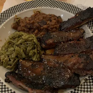 Ribs cooked to perfection. I love the taste of cumin in the rub ,the sides are  baked beans and green beans