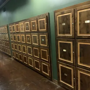 Cigar lockers