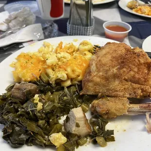Fried ckn, greens and Mac