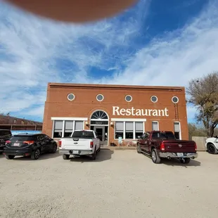 the outside of the restaurant
