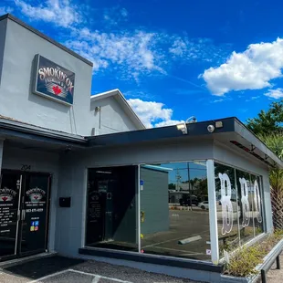  the outside of the restaurant
