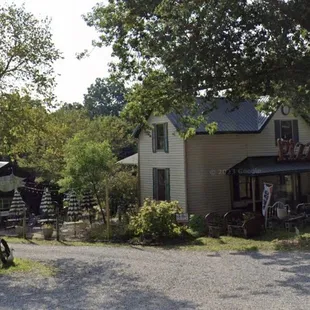 Pig Out Pizza now open in front.