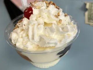 Kelly Q’s & Whipper’s Dairy