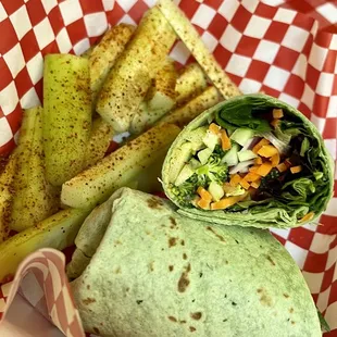 Veggie wrap &amp; cucumber chips