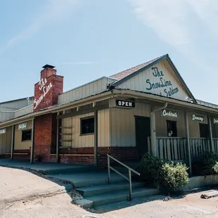 The Historic Snow Line Saloon Hwy 41