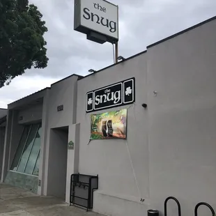 the outside of a restaurant