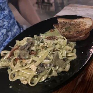 Creamy Pesto Chicken Pasta