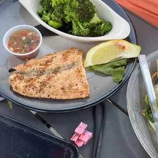 Salmon with broccoli