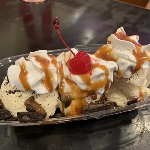 My favorite item on their menu....sundaes