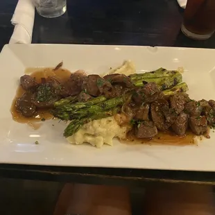 Steak tips with mushrooms and asparagus