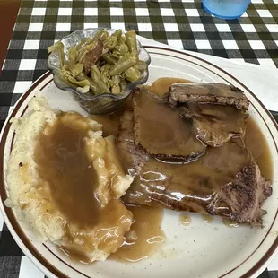 Hot roast beef and green beans
