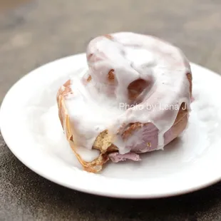 Taro Marshmallow Cinnamon Roll ($4.75) - noticeable taro flavor, but no discernible cinnamon. Icing is very sweet.