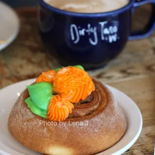 Cardamom Orange Cinnamon Roll ($4.75) - really really sweet