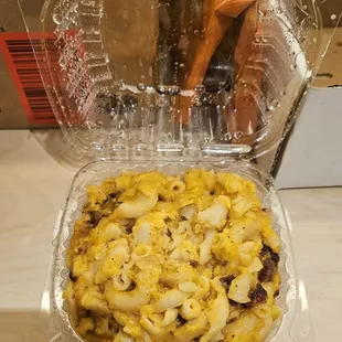 Very creamy and flavorful mac n cheese!