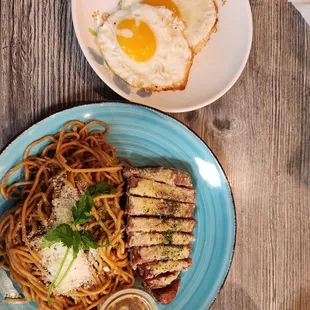 Garlic Noodles with Tuna steak
