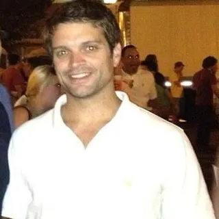 Tom R.