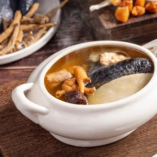 Stewed Soup with Tender Chicken and American Ginseng