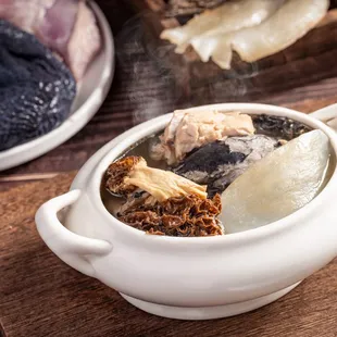 Stewed Soup with Tender Chicken and American Ginseng