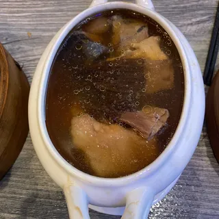 F4. Stewed Soup with Morel Mushroom, Fish Maw, and Tender Chicken