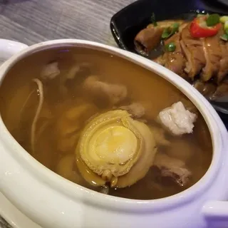 F9. Stewed Soup with Abalone, Chicken, and Ginseng