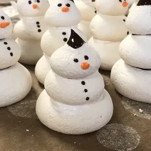 Meringue snowmen
