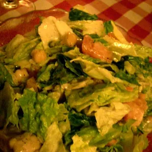 the best salad of all time. the lighting is so ~romantic~ therefore the pictures come out terrible.