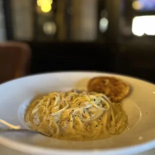 Alfredo linguine with Italian sausage (10/10)!