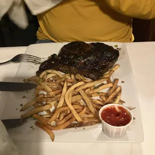 Smoked rib eye with fries