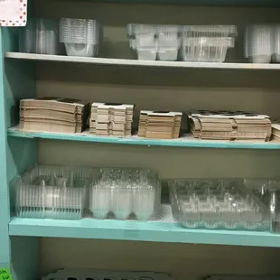 Cupcake boxes and packaging in cardboard and plastic