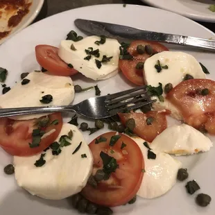 Insalata caprese brown basil and capers