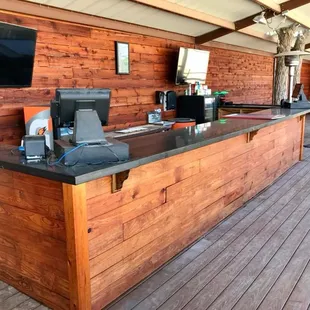 Outside Bar