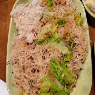 Steamed noodles with ground pork