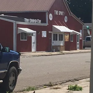 the outside of the restaurant