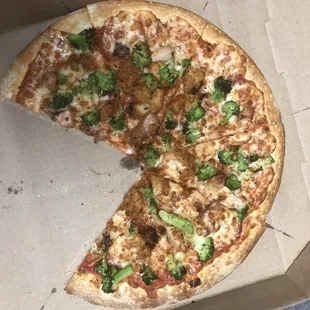 I order broccoli and chicken pizza it taste delicious