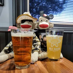 Shorty and Zazzoo having a couple beers