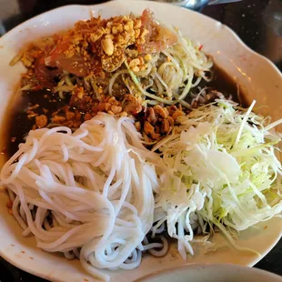 ramen and noodles, food
