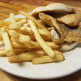 food, chicken wings and fried chicken