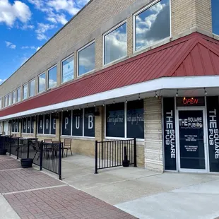 Front and outdoor sidewalk seating.