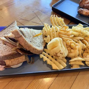 Delicious burger with caramelized onions, thousand island, rye bread and waffle fries.