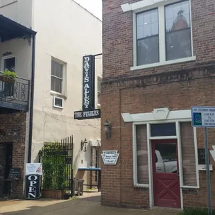 This is what it looks like from the street. You&apos;ve got to go down the alley.