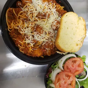 Spaghetti &amp; meatballs,side salad &amp; garlic bread