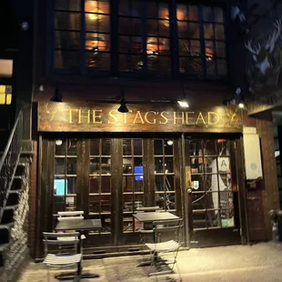 the outside of the restaurant