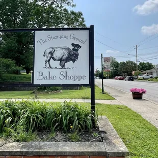 a sign for the stamping ground bake shoppe