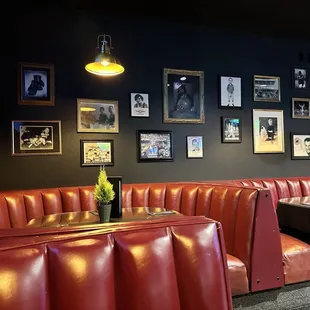 Booth, table and bar type seating. Tons of tvs for watching games.