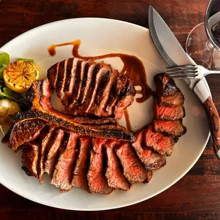 Butcher 's Cut- rotating cut of prime steak