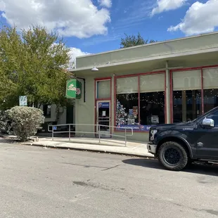 Restaurant and street parking