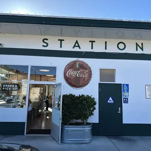 Eye popping attractive business in downtown St. Helena