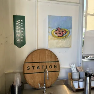 Water station &amp; sugar/cream for coffee drinks